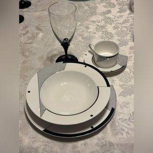 Set of 2 Optima Super Strong Fine China Contemporary Pasta/Soup/Salad plates